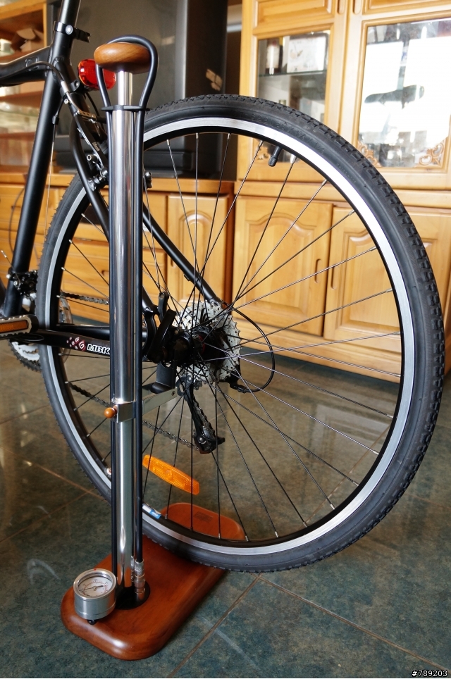 [開箱] 期待已久的 超質感駐車型打氣筒!