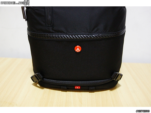 [開箱]Manfrotto Advanced 專業級系列包包中的  Tri Backpack 專業級3合1斜肩後背包 M