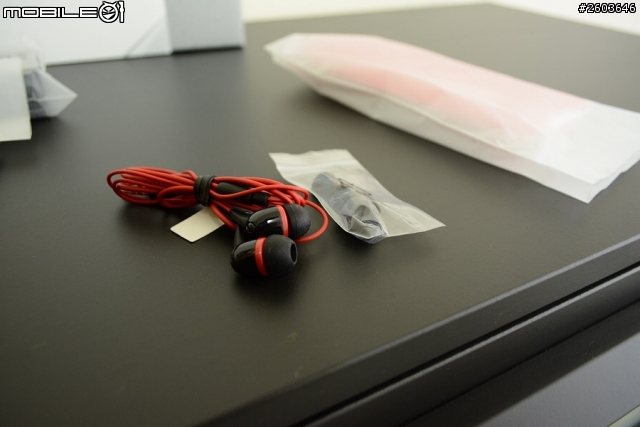 [開箱]環型閃燈6吋旗艦手機 Acer S2