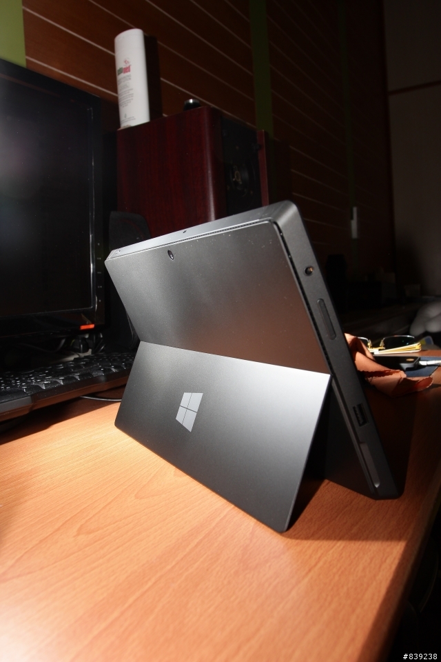 【開箱】Surface PRO 128GB +開機關機速度+USB插入畫面2014-01-11 新增鍵盤照