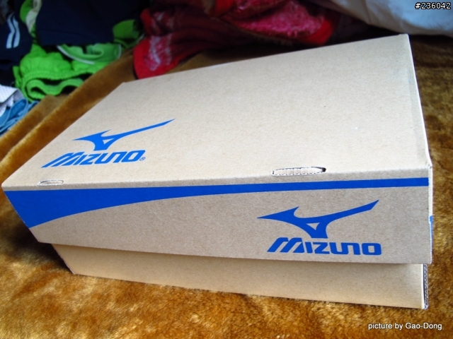 [開箱]跑鞋中的彩虹 MIZUNO Wave RIDER 17