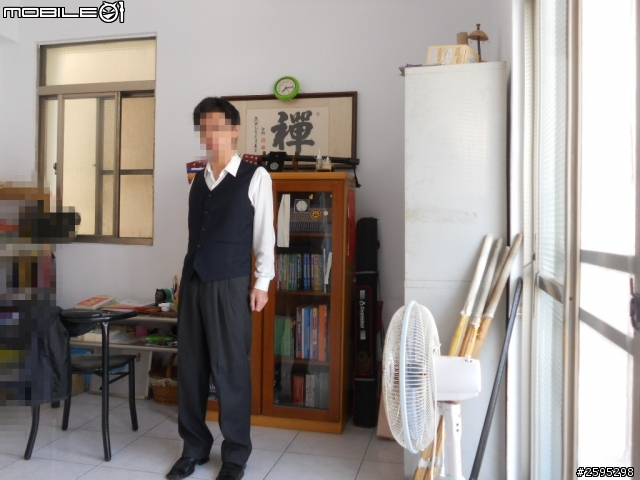 小弟試著用西裝背心配了幾件襯衫,請各位前輩評論,給些意見