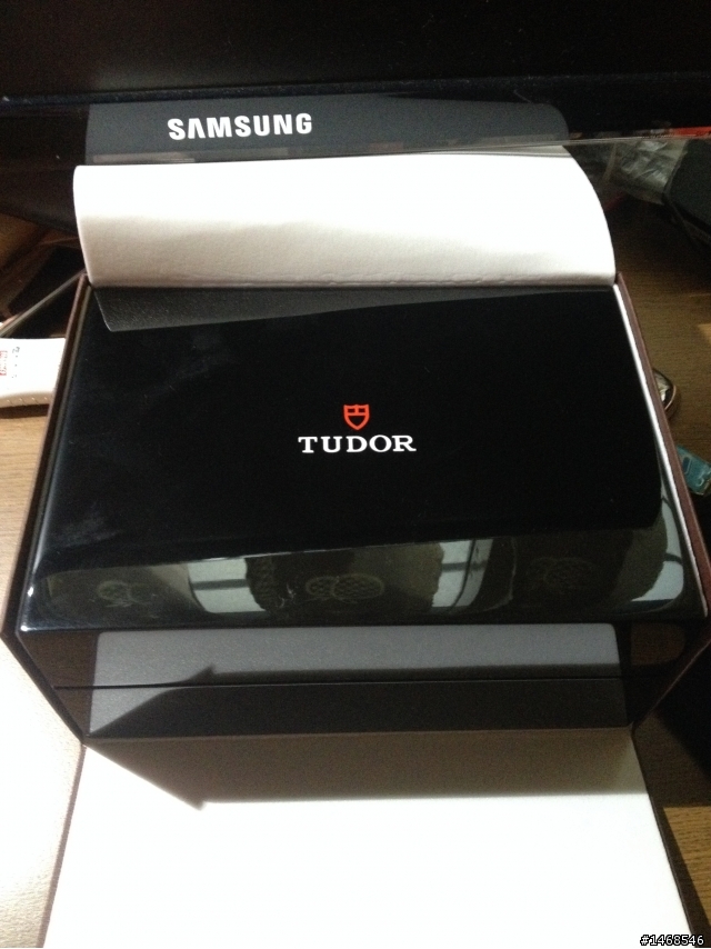 遲了快1年的40歲禮物TUDOR 79220R 開箱