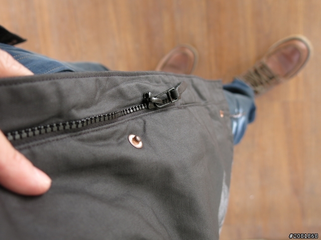 [分享] Levi's 長版防風大衣