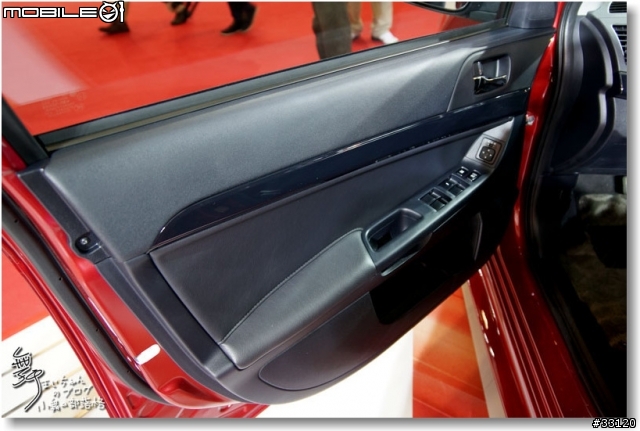 【2014台北車展】Mitsubishi車展特派員現場一直被擠到角落的側面報導