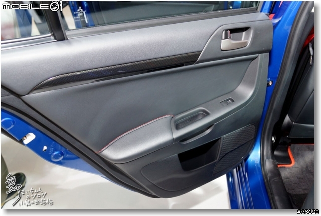 【2014台北車展】Mitsubishi車展特派員現場一直被擠到角落的側面報導