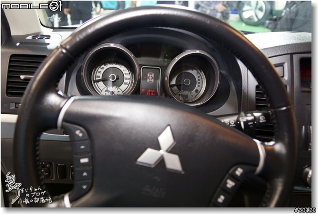 【2014台北車展】Mitsubishi車展特派員現場一直被擠到角落的側面報導