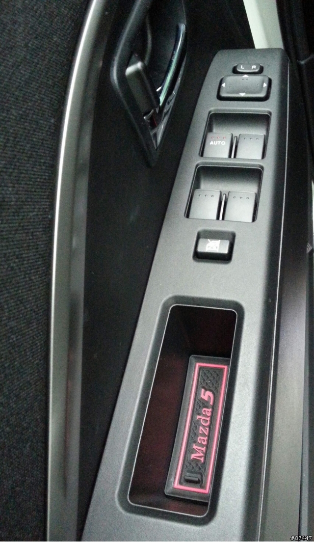 New mazda 5 (2013/12) 北區開箱、grand livina 1.8關箱