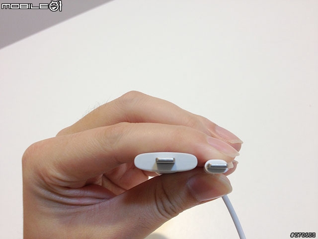 iPad Air陽春雙開箱+ozaki apple認證傳輸線