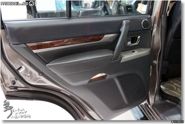 【2014台北車展】Mitsubishi車展特派員現場一直被擠到角落的側面報導