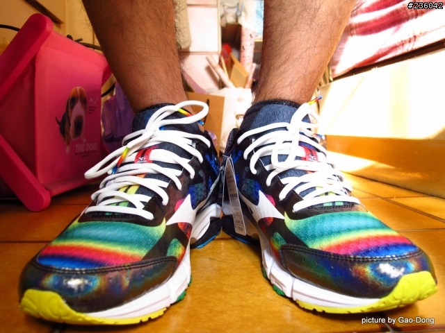 [開箱]跑鞋中的彩虹 MIZUNO Wave RIDER 17
