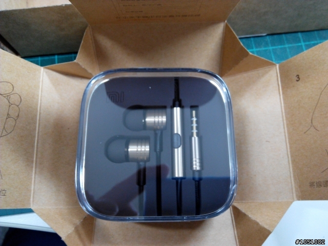 新活塞耳機+行動電源開箱
