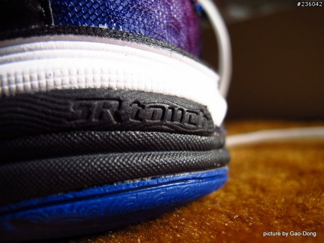 [開箱]跑鞋中的彩虹 MIZUNO Wave RIDER 17