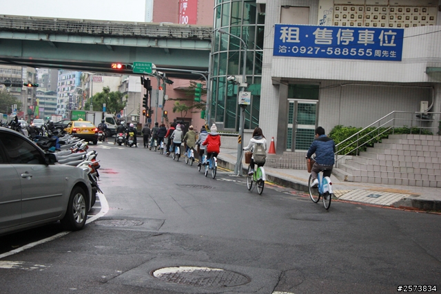 2013 分享輪 校園共享單車分享站 聖誕「螢光夜騎」活動記錄