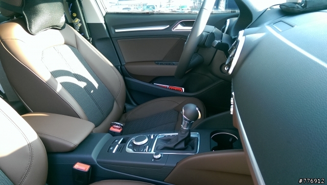 AUDI A3 1.8T雙色內裝入庫