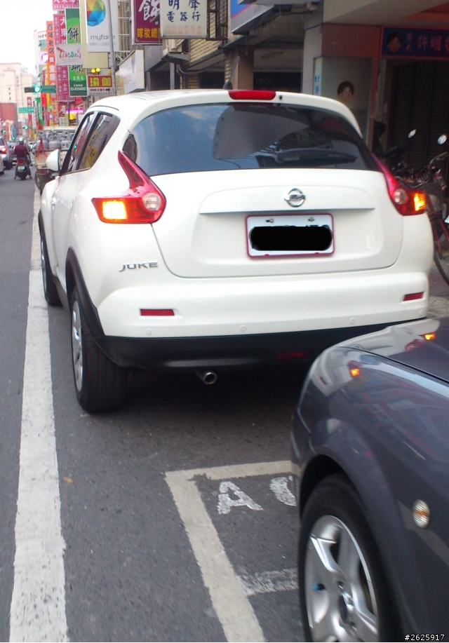 路上巧遇  Nissan Juke
