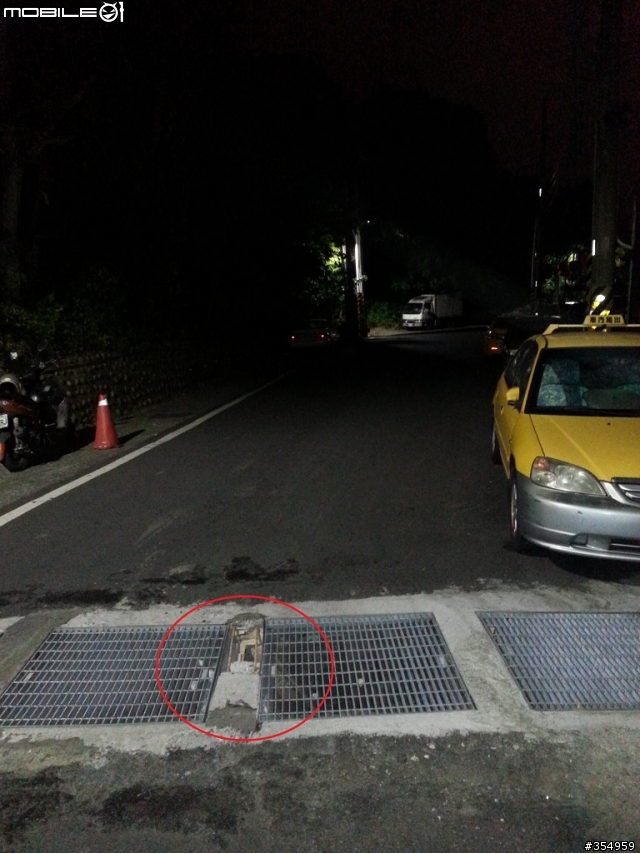 [ 注意 ] 台北市劍南路有大坑洞