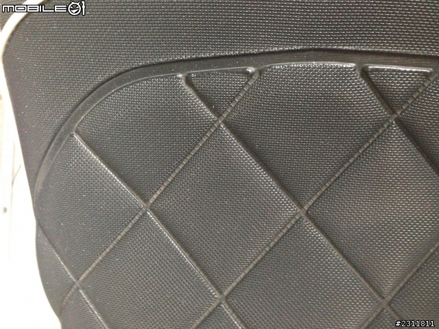 我的機車不知道噴到甚麼東西了 怎麼洗都洗不掉