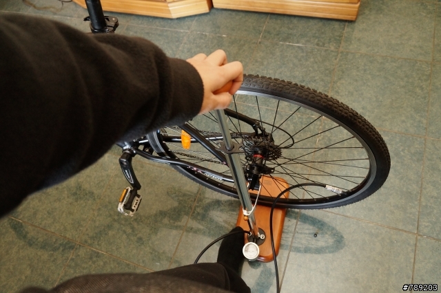[開箱] 期待已久的 超質感駐車型打氣筒!