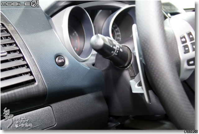 【2014台北車展】Mitsubishi車展特派員現場一直被擠到角落的側面報導
