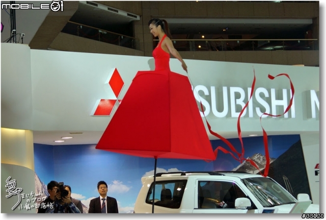 【2014台北車展】Mitsubishi車展特派員現場一直被擠到角落的側面報導