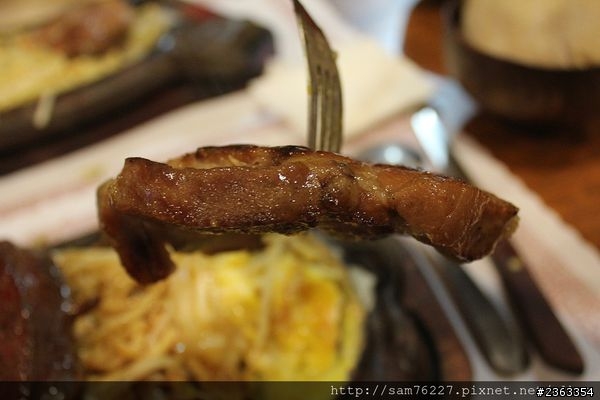 [食記] 新竹東區 鄉田牛排館 大口喝茶吃肉的好地方