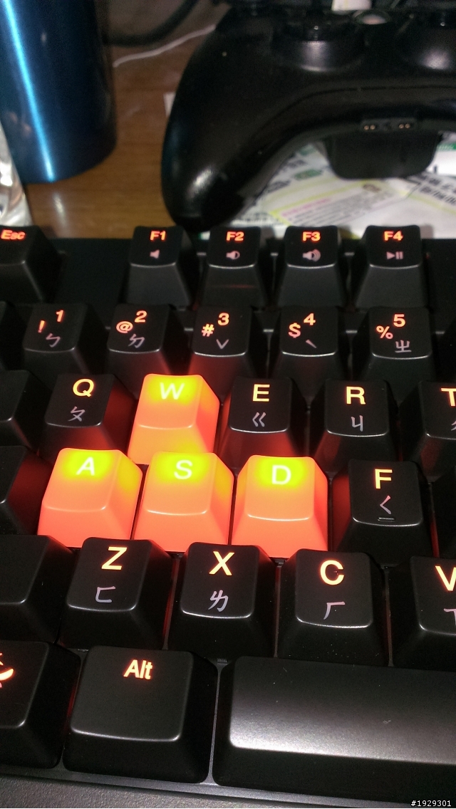 [開箱]第一支機械式鍵盤Ducky DK9008 Shine2 黑軸橘光簡單開箱 (1/8 23:00更新) 已解決