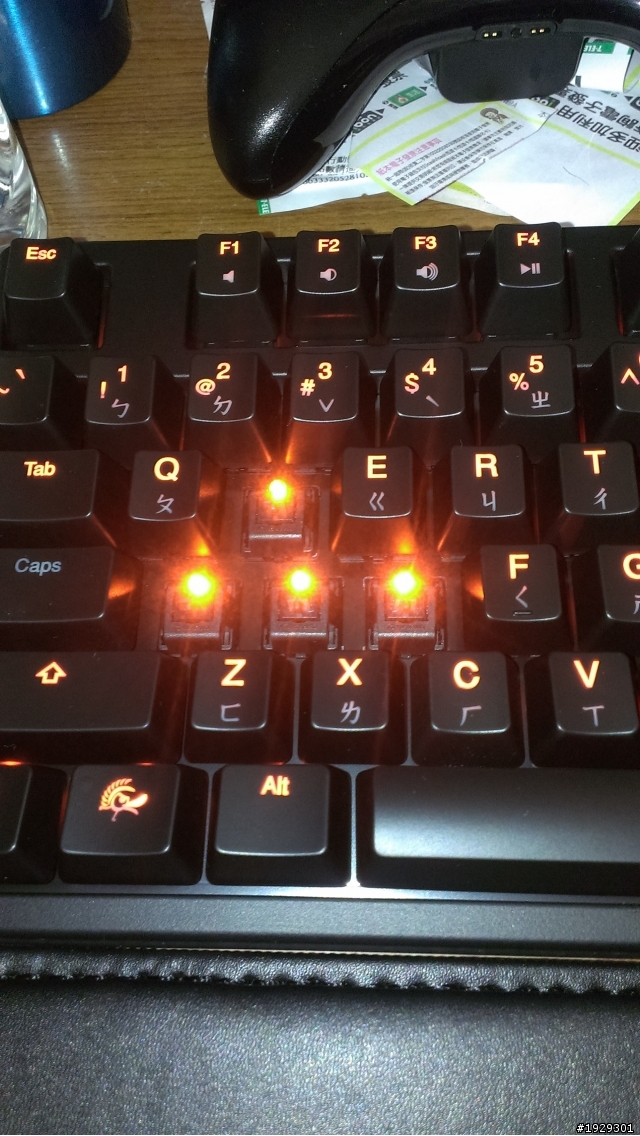 [開箱]第一支機械式鍵盤Ducky DK9008 Shine2 黑軸橘光簡單開箱 (1/8 23:00更新) 已解決