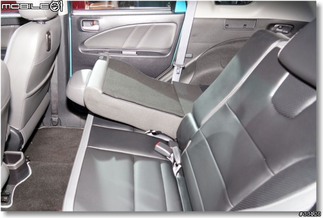 【2014台北車展】Mitsubishi車展特派員現場一直被擠到角落的側面報導