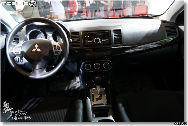 【2014台北車展】Mitsubishi車展特派員現場一直被擠到角落的側面報導