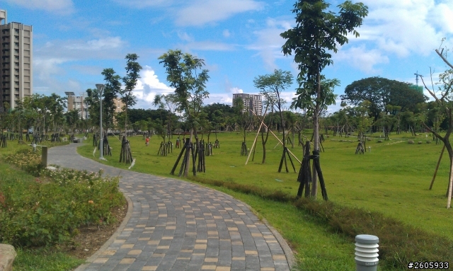 高雄南區的農16(五甲公園75期重劃區有捷運、輕軌、大公園)