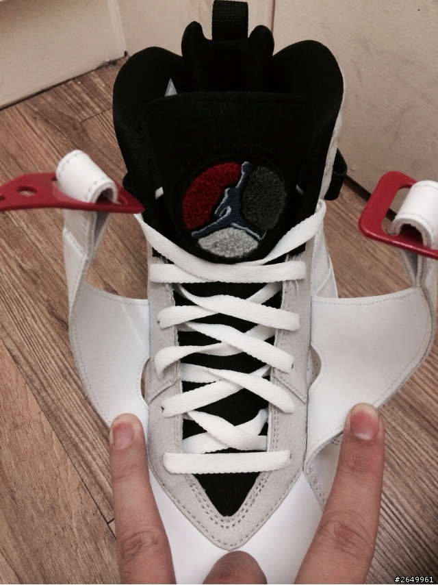 Jordan 8 兔寶寶 真假  請各位大大幫忙看一下