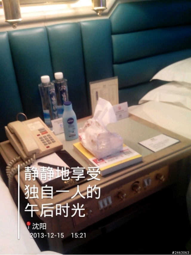 徵求各方大神 把礦泉水瓶反射影像解析度提高 解析出來或有性感照 ^_^