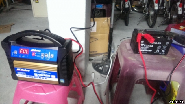 【簡易開箱】美國AC德科-AD-0007全自動脈衝充電器