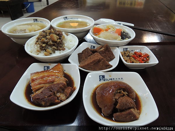 台中北區．價平味美的古早五香爌肉飯