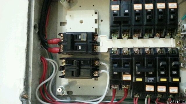 新增一樓電熱水器電源，自立新增30安培無熔絲斷路器含拉線。