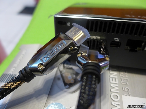 [簡單開箱] 敗入與我家玄鳳粉圓一樣大小的微型電腦－技嘉Brix I3 HasWell 準系統