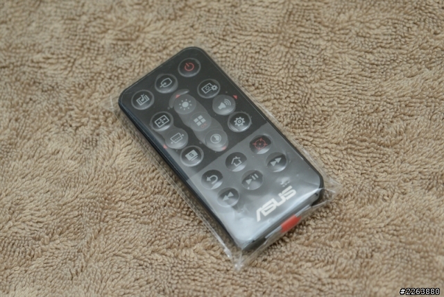 [開箱]被拿來半工半娛樂的ASUS P2B攜帶投影機