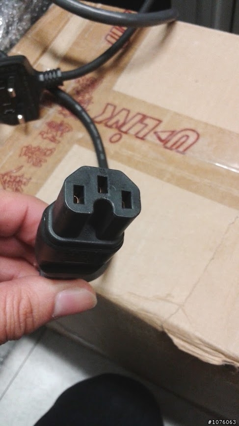 詢問這種電源線的接頭叫什麼?