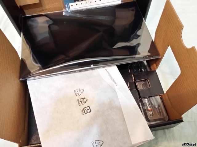 [八年半的科技進步] Sony Vaio Tap11 開箱~~