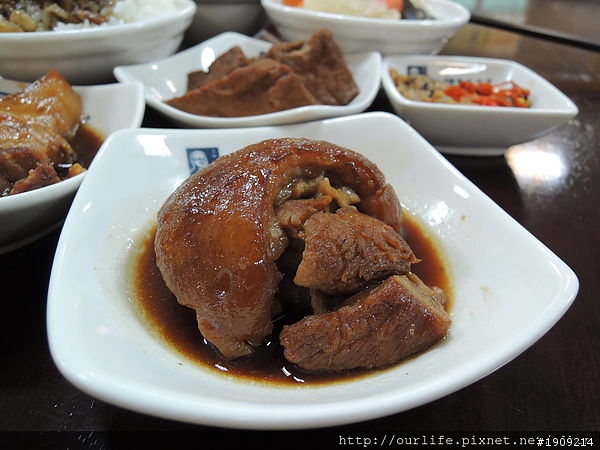 台中北區．價平味美的古早五香爌肉飯