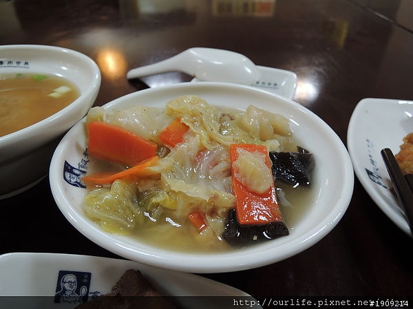台中北區．價平味美的古早五香爌肉飯