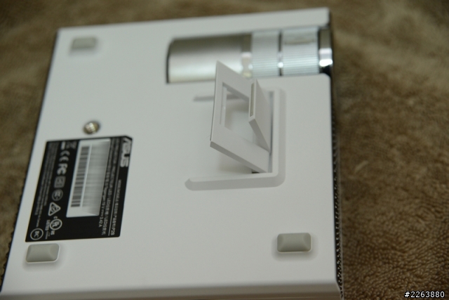 [開箱]被拿來半工半娛樂的ASUS P2B攜帶投影機