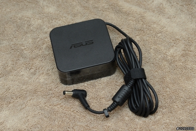 [開箱]被拿來半工半娛樂的ASUS P2B攜帶投影機