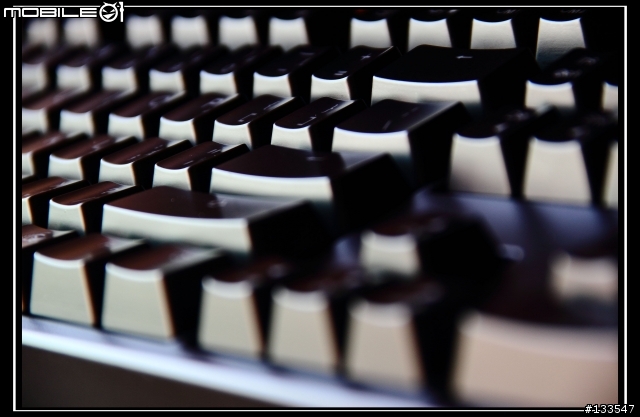 i KBC PBT 鍵帽 (重彩 6色 側刻 綠色方向鍵、混彩 6色 側刻 藍色方向鍵)