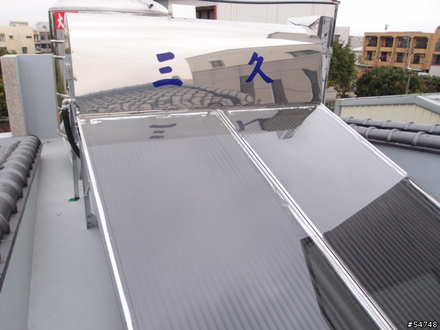 今天終於裝了太陽能熱水器了