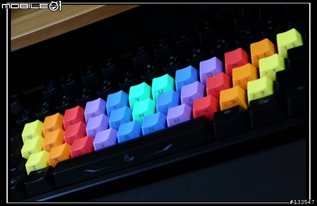 i KBC PBT 鍵帽 (重彩 6色 側刻 綠色方向鍵、混彩 6色 側刻 藍色方向鍵)