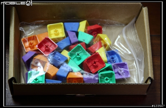 i KBC PBT 鍵帽 (重彩 6色 側刻 綠色方向鍵、混彩 6色 側刻 藍色方向鍵)