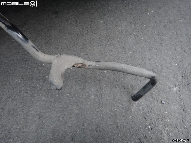 發財車備胎噴掉....
