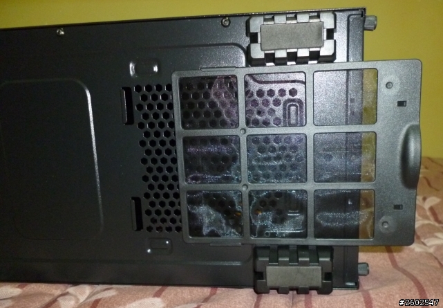 [心得]電腦零件過年也來大搬家-視博通統治者機殼